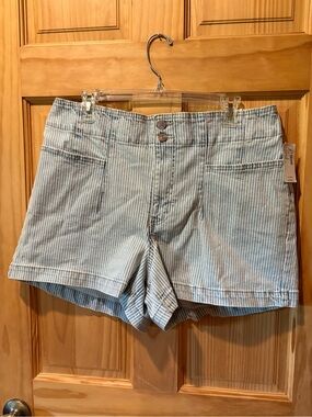 M-Jeans by Maurice’s 3.5" A-line shortie 
Original fit size 16